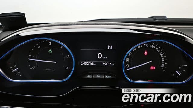 Peugeot 2008 1.6 e-HDi Felline S, 2015 8