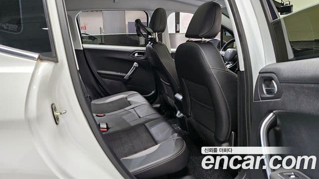 Peugeot 2008 1.6 e-HDi Felline S, 2015 12