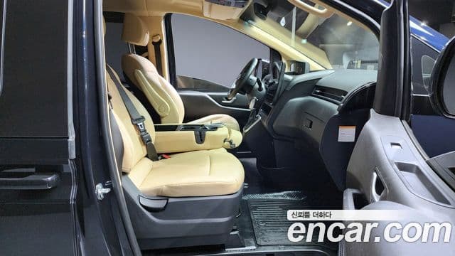 Hyundai Staria Modern, 2025 10