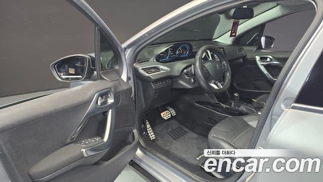 Peugeot 2008 1.6 e-HDi Felline L, 2015 10