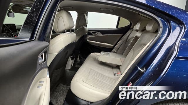 Genesis G70 Elite, 2019 12