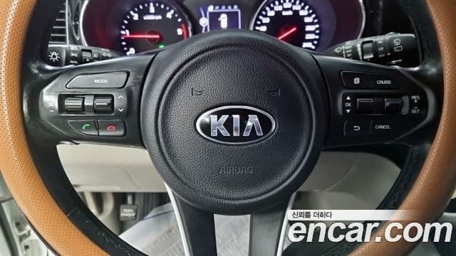 Kia All New Carnival VIP, 2017 12