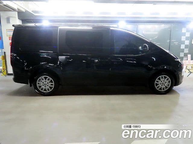 Hyundai Staria Modern, 2025 3