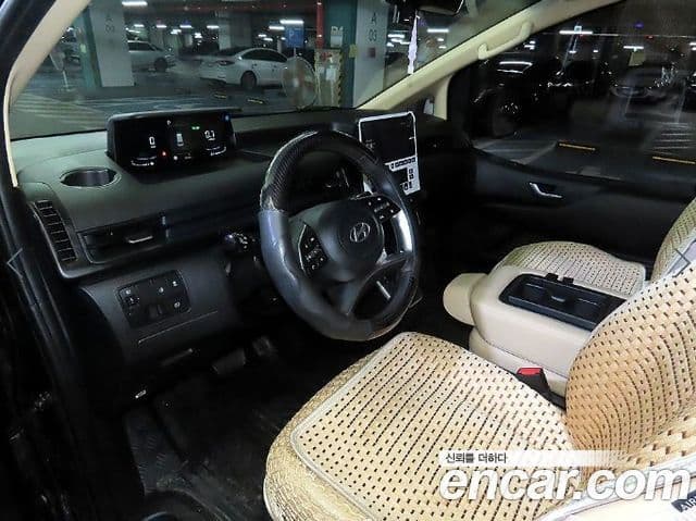 Hyundai Staria Modern, 2025 10