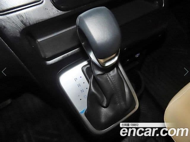 Hyundai Staria Modern, 2025 12