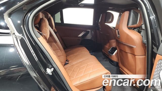 BMW i7 (G70), 2024 12