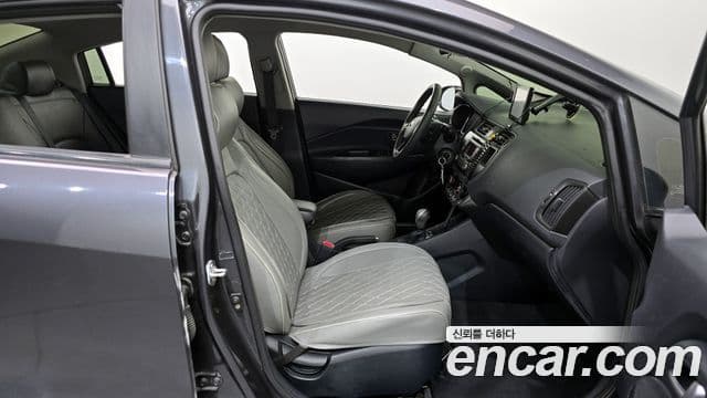 Kia All New Pride Luxury, 2012 11