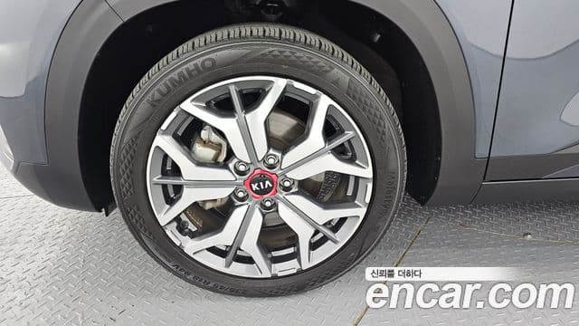 Kia Seltos Signature, 2021 все фото