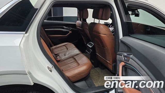 Audi e-Tron, 2020 12