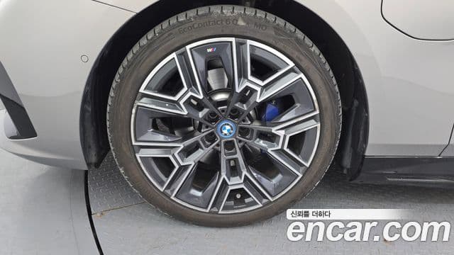 BMW 5시리즈 (G60) 530e M Sport, 2025 все фото