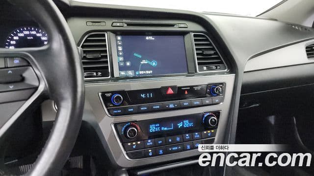 Hyundai LF Sonata Premium, 2017 17