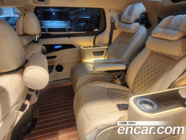 Kia Carnival 4세대 9인승 High Limousine(компания по спецнадстройкам), 2022 15