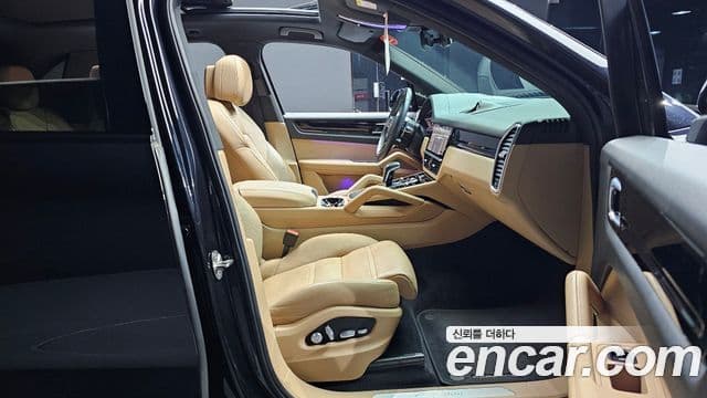 Porsche Cayenne (PO536), 2021 10