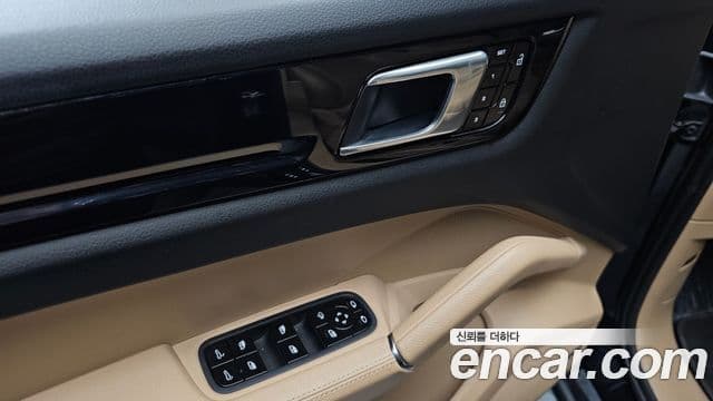 Porsche Cayenne (PO536), 2021 16