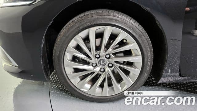 Lexus ES300h 7세대 Luxury Plus, 2023 все фото