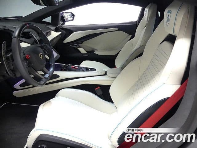 Lamborghini 레부엘토, 2025 10