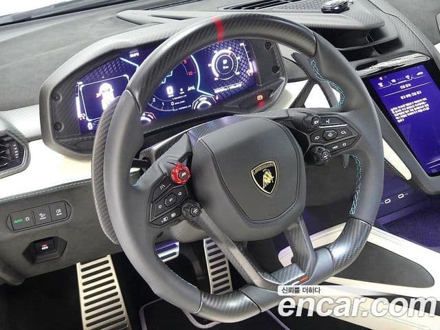 Lamborghini 레부엘토, 2025 12