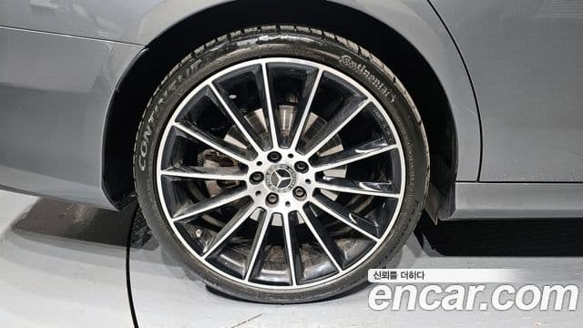 Mercedes-Benz E-класс W213 AMG Line, 2023 все фото