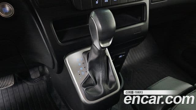 Hyundai Staria Modern, 2024 9