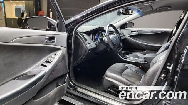 Hyundai YF Sonata LPI top, 2010 12