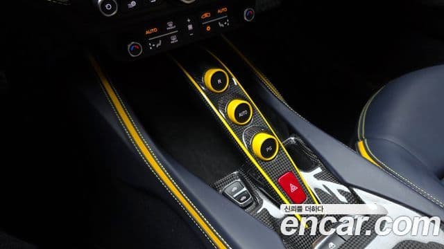 Ferrari 포르토피노 M 3.9 V8, 2023 9