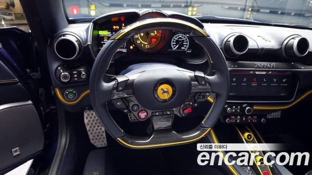 Ferrari 포르토피노 M 3.9 V8, 2023 13