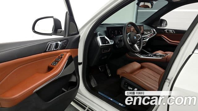 BMW X7 (G07) xDrive 40d M Sport 6인승, 2025 10