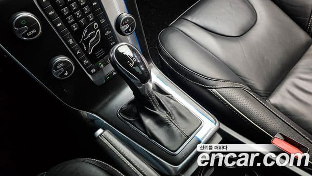 Volvo V40 2세대, 2015 9