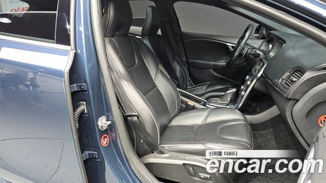 Volvo V40 2세대, 2015 10