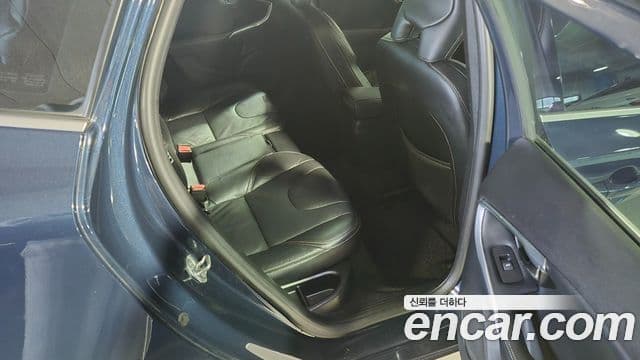 Volvo V40 2세대, 2015 11