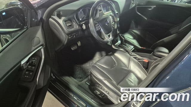 Volvo V40 2세대, 2015 12