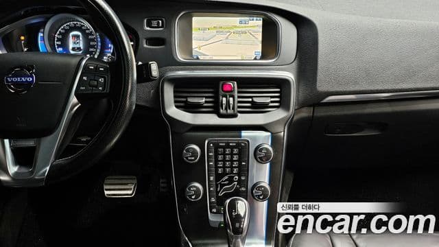 Volvo V40 2세대, 2015 15