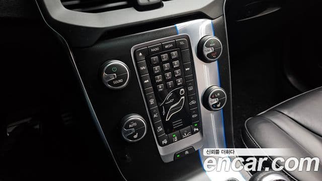 Volvo V40 2세대, 2015 17