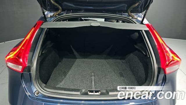 Volvo V40 2세대, 2015 20