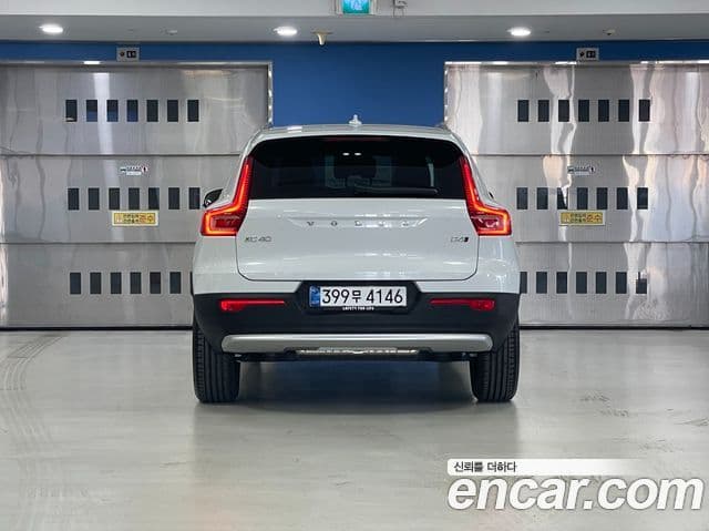 Volvo XC40 B4 Ultra Bright, 2025 4