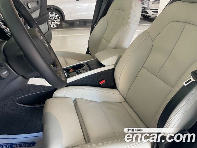 Volvo XC40 B4 Ultra Bright, 2025 10