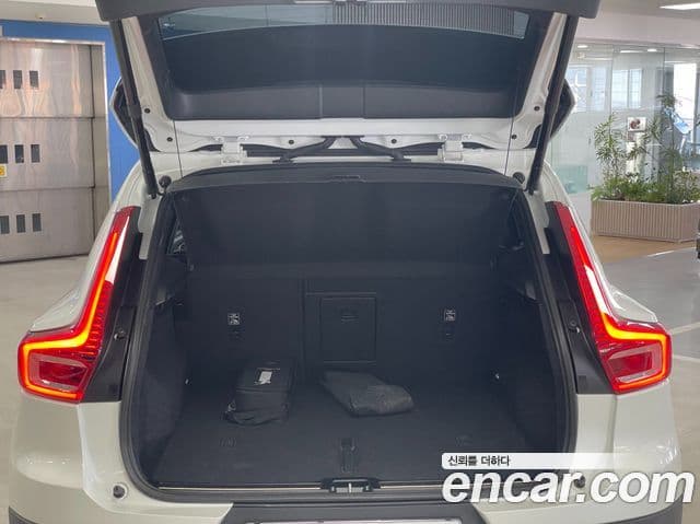 Volvo XC40 B4 Ultra Bright, 2025 12