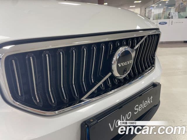 Volvo XC40 B4 Ultra Bright, 2025 13