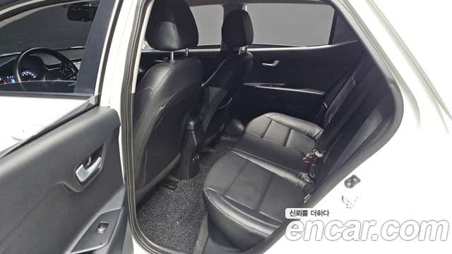 Kia Stonic Trendy, 2018 8