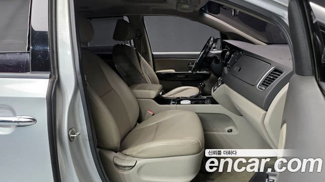 Kia All New Carnival Prestige, 2015 10
