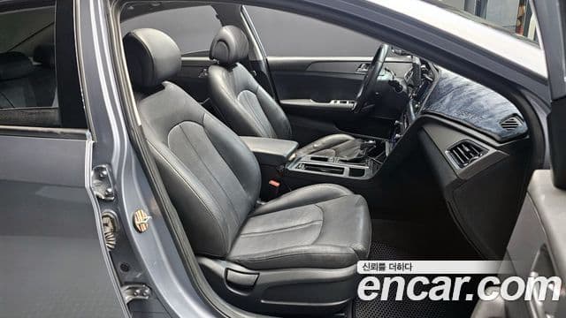 Hyundai LF Sonata Premium, 2016 10