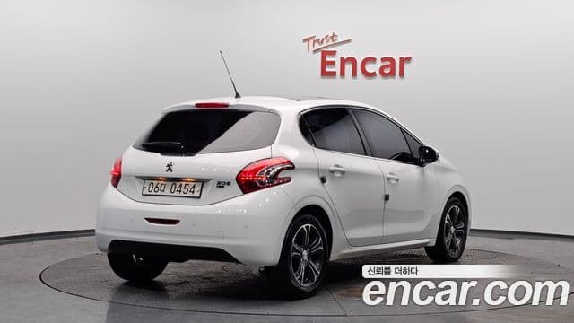 Peugeot 208 1.6 e-HDi Felline 5도어, 2016 2