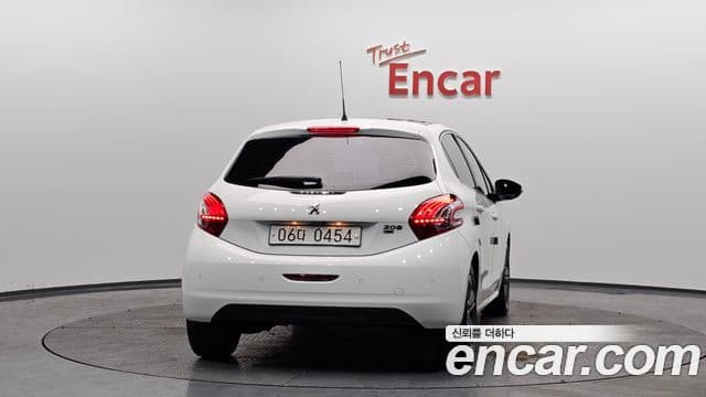 Peugeot 208 1.6 e-HDi Felline 5도어, 2016 4