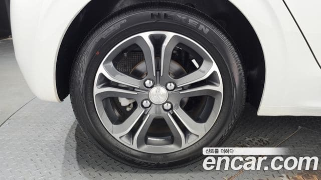 Peugeot 208 1.6 e-HDi Felline 5도어, 2016 все фото