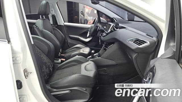 Peugeot 208 1.6 e-HDi Felline 5도어, 2016 10