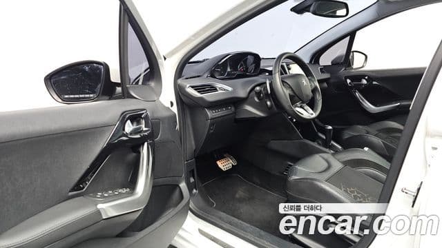 Peugeot 208 1.6 e-HDi Felline 5도어, 2016 11