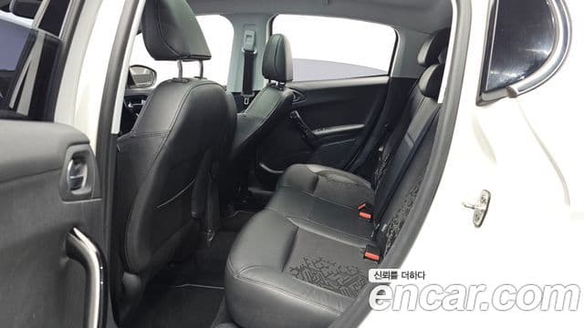 Peugeot 208 1.6 e-HDi Felline 5도어, 2016 12