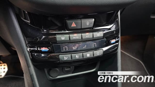 Peugeot 208 1.6 e-HDi Felline 5도어, 2016 16