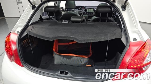 Peugeot 208 1.6 e-HDi Felline 5도어, 2016 20