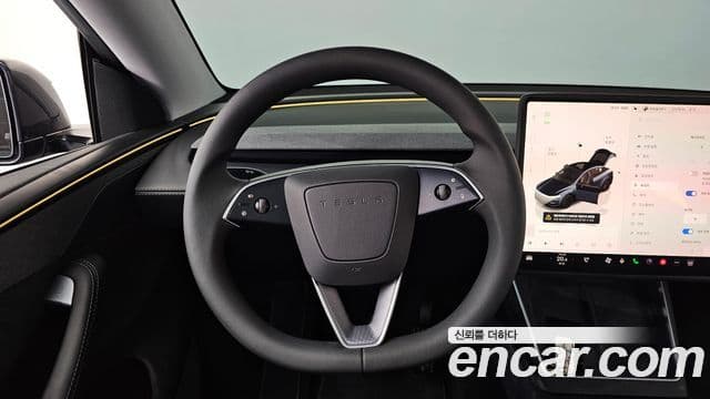 Tesla модель Y Long Range AWD, 2025 13